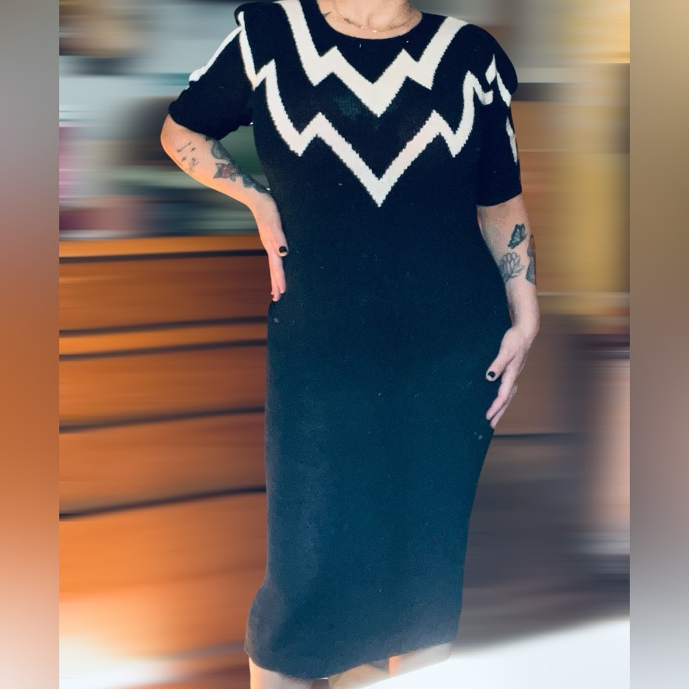 *VINTAGE* David From Schitts Creek Called, Black and White Chevron Knit Dress